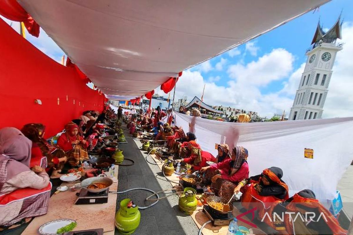 Bukittinggi gelar lomba memasak rendang untuk gadih Minang