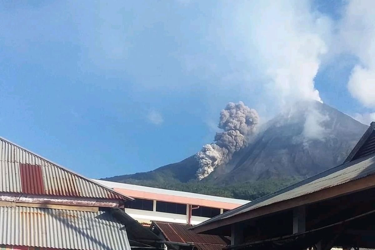 Setiap 6 jam Gunung Api Karangetang keluarkan ribuan kali gempa guguran