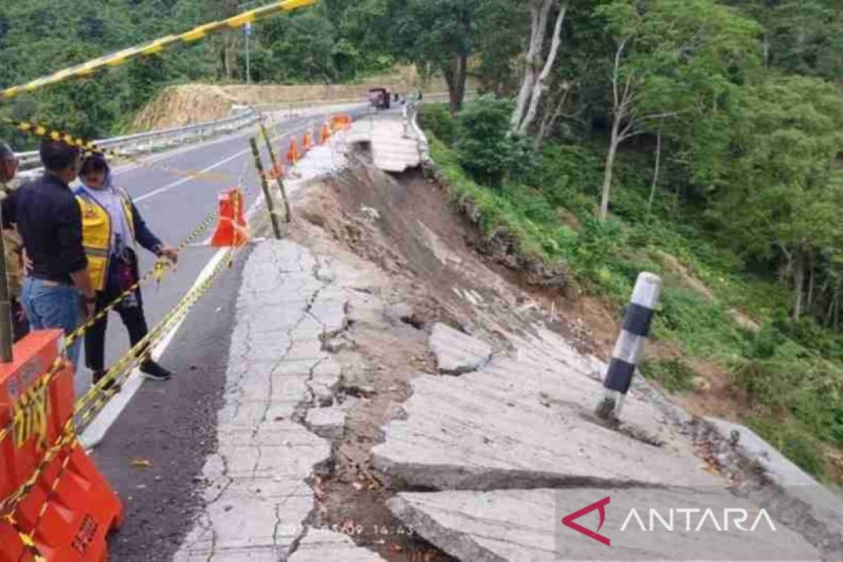 Komisi IV DPRD NTB soroti ambrolnya jalan lintas Lombok Barat-Utara