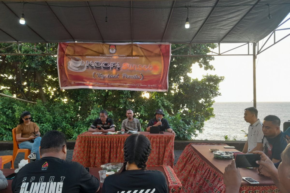 Bahas Tahapan pemilu 2024, KPU Sitaro gelar "Ngopi Sunset"