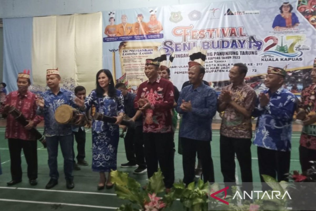 Ratusan peserta dari berbagai kecamatan semarakkan festival seni budaya di Kapuas