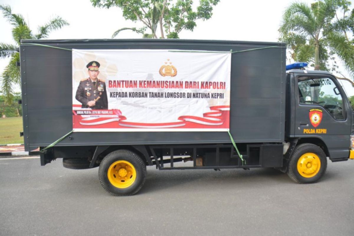 Polda Kepri salurkan bantuan dari Kapolri untuk korban Serasan