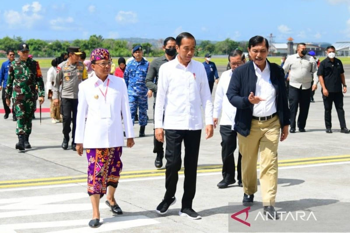 Presiden Jokowi dan Ibu Iriana tiba di Bali resmikan Pura Agung Besakih