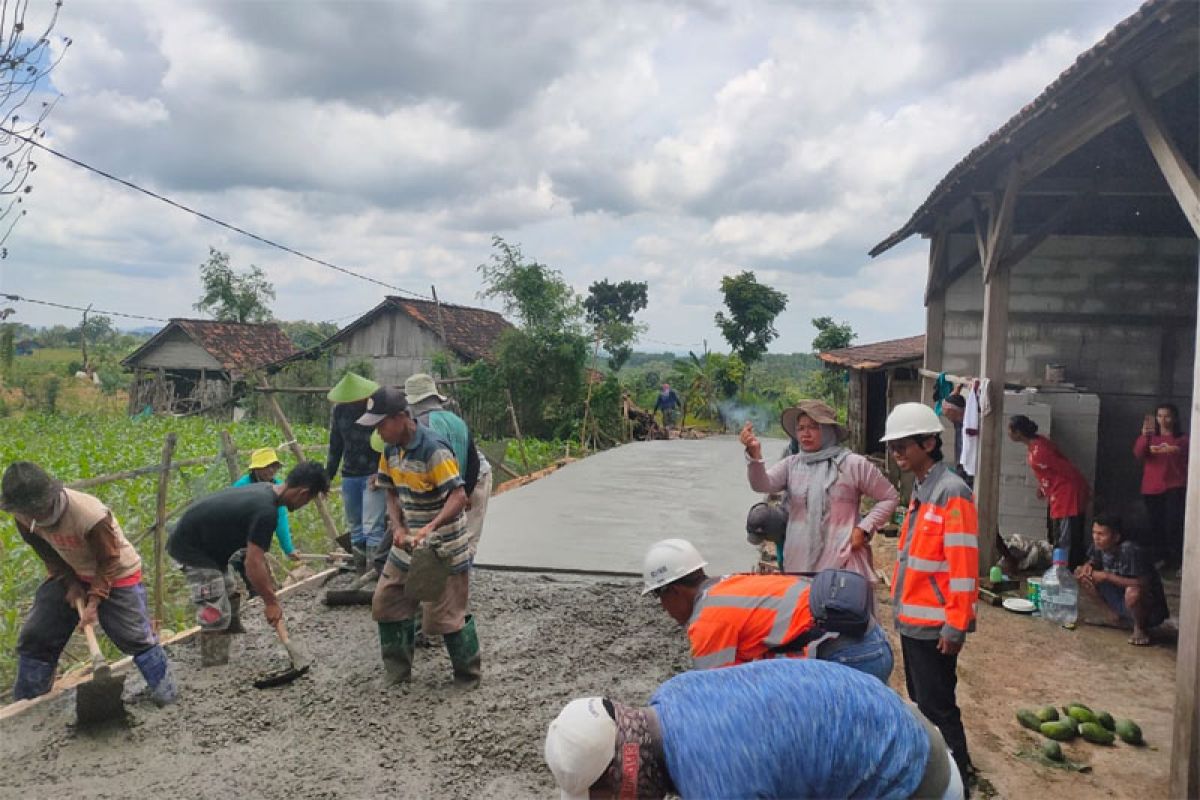 SG kembali bangun jalan senilai Rp450 juta di Desa Tegaldowo Rembang