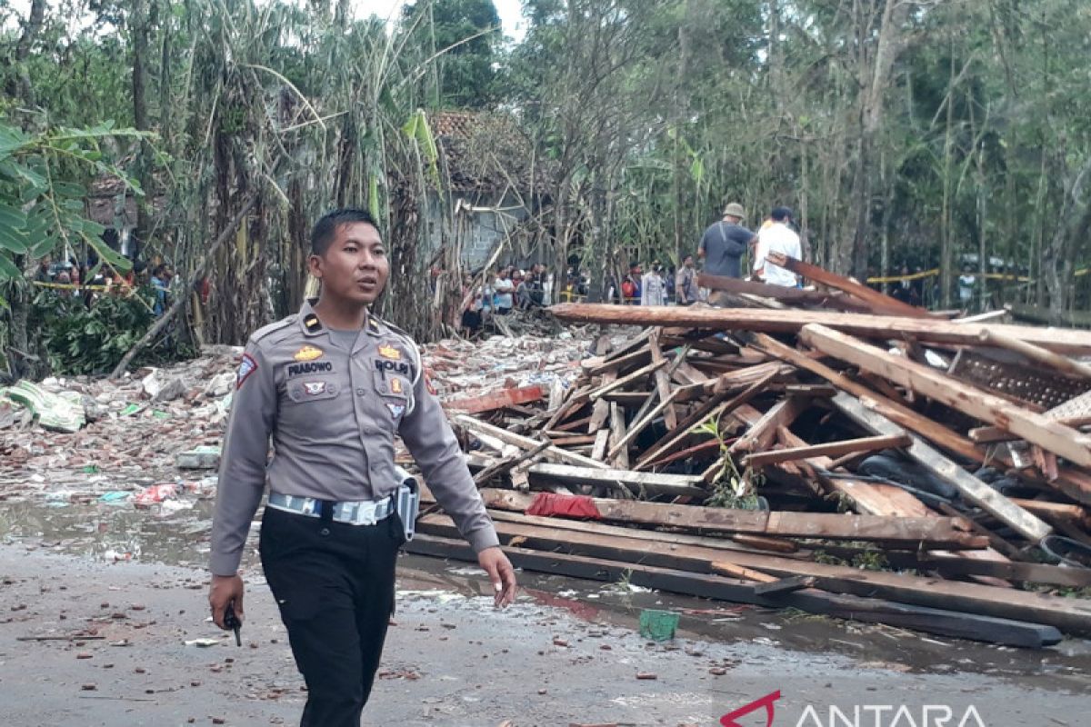 Ledakan bubuk mesiu Blitar, bikin lima orang jadi tersangka