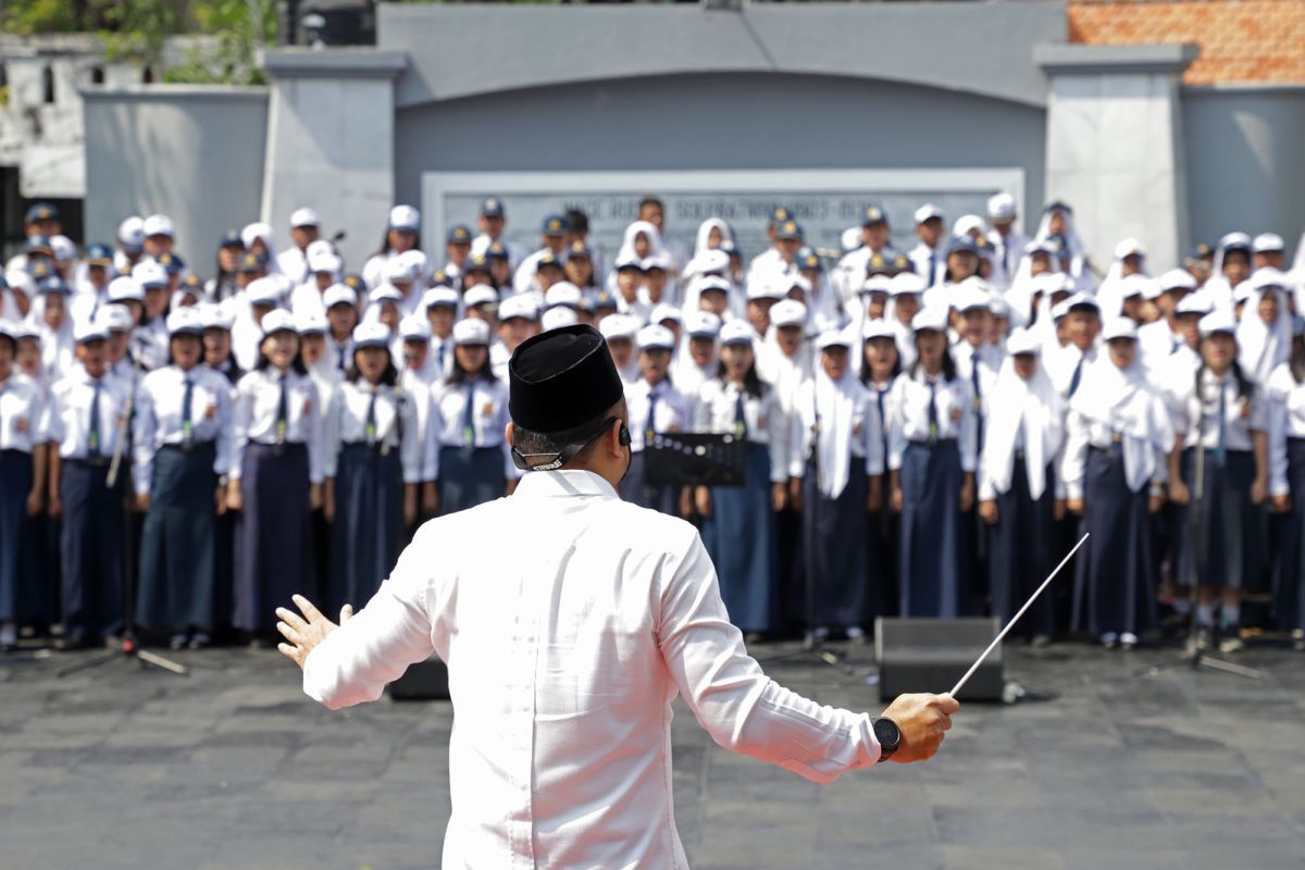 Sekolah di Surabaya Jatim wajib nyanyikan lagu Indonesia Raya