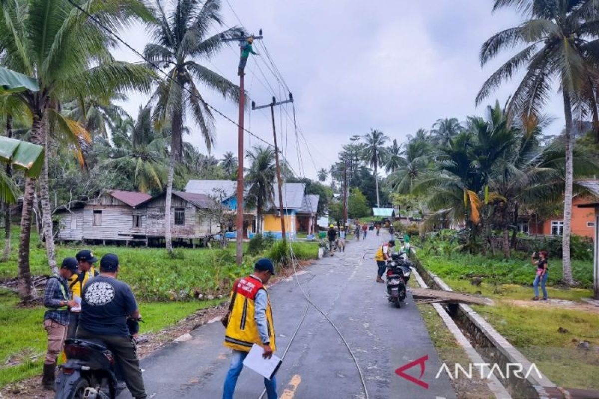 PLN upayakan aliran listrik di lokasi longsor Natuna segera kembali normal