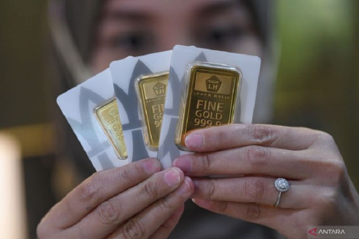 Harga emas Antam turun Rp3.000 per gram