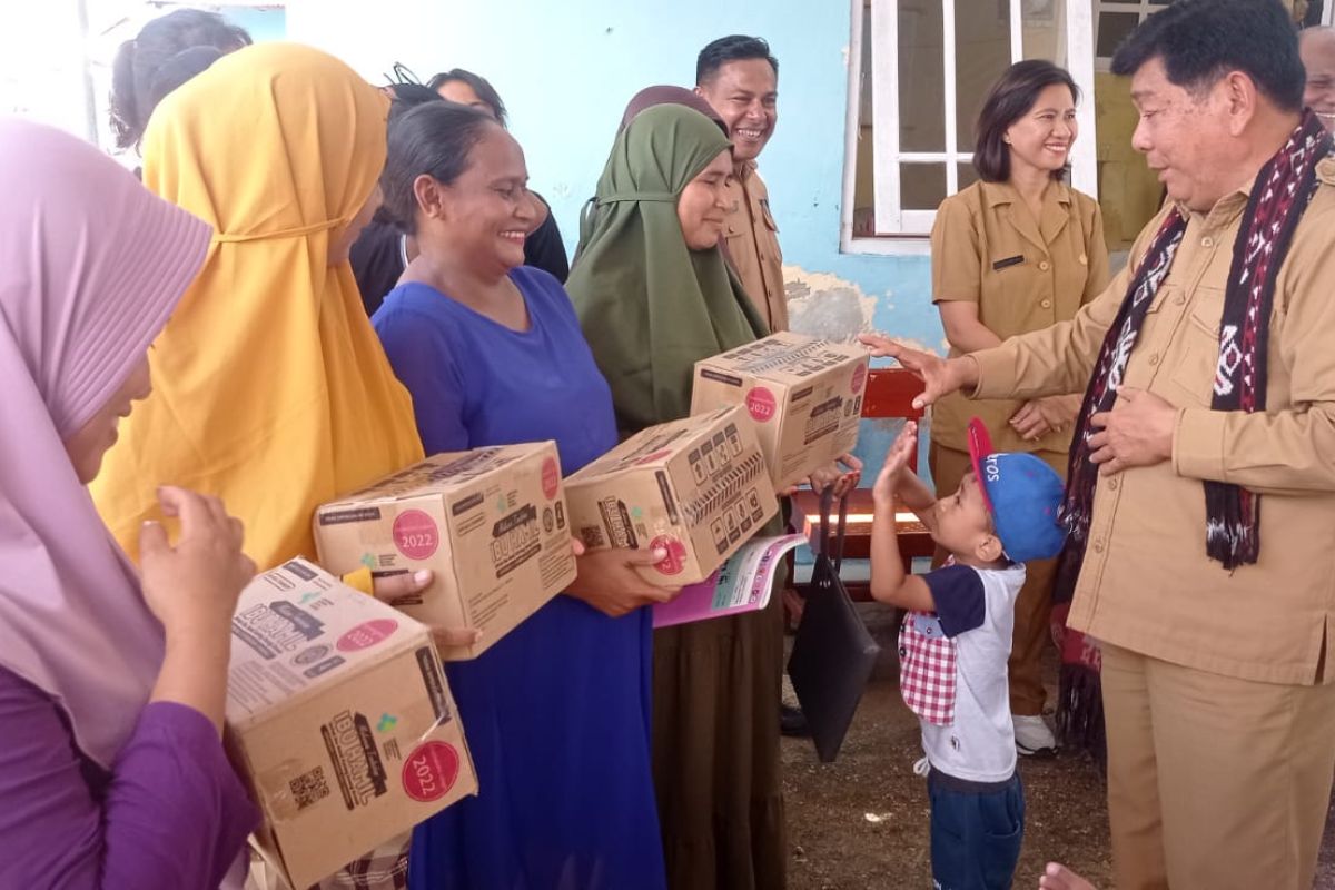 Wabup Kupang bantu makanan tambahan anak tekan stunting