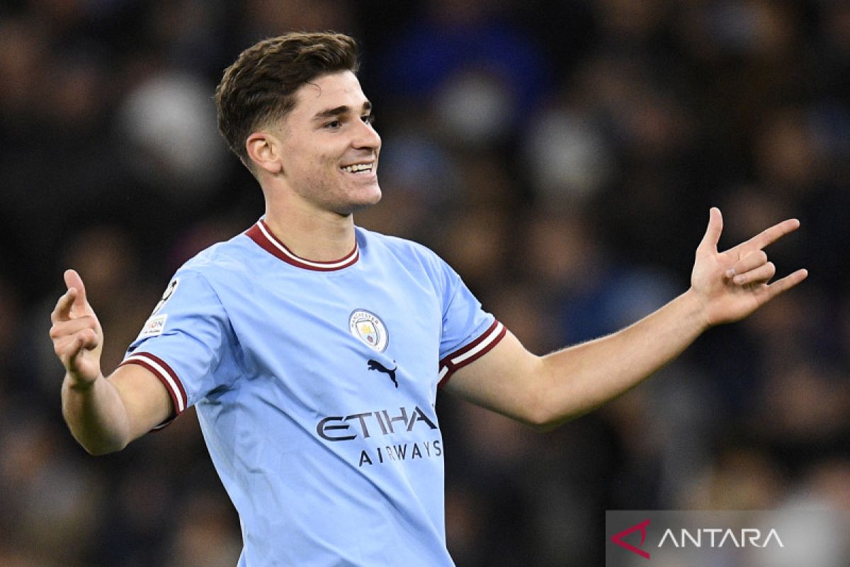 Pemain Alvarez segera putuskan masa depan di Manchester City