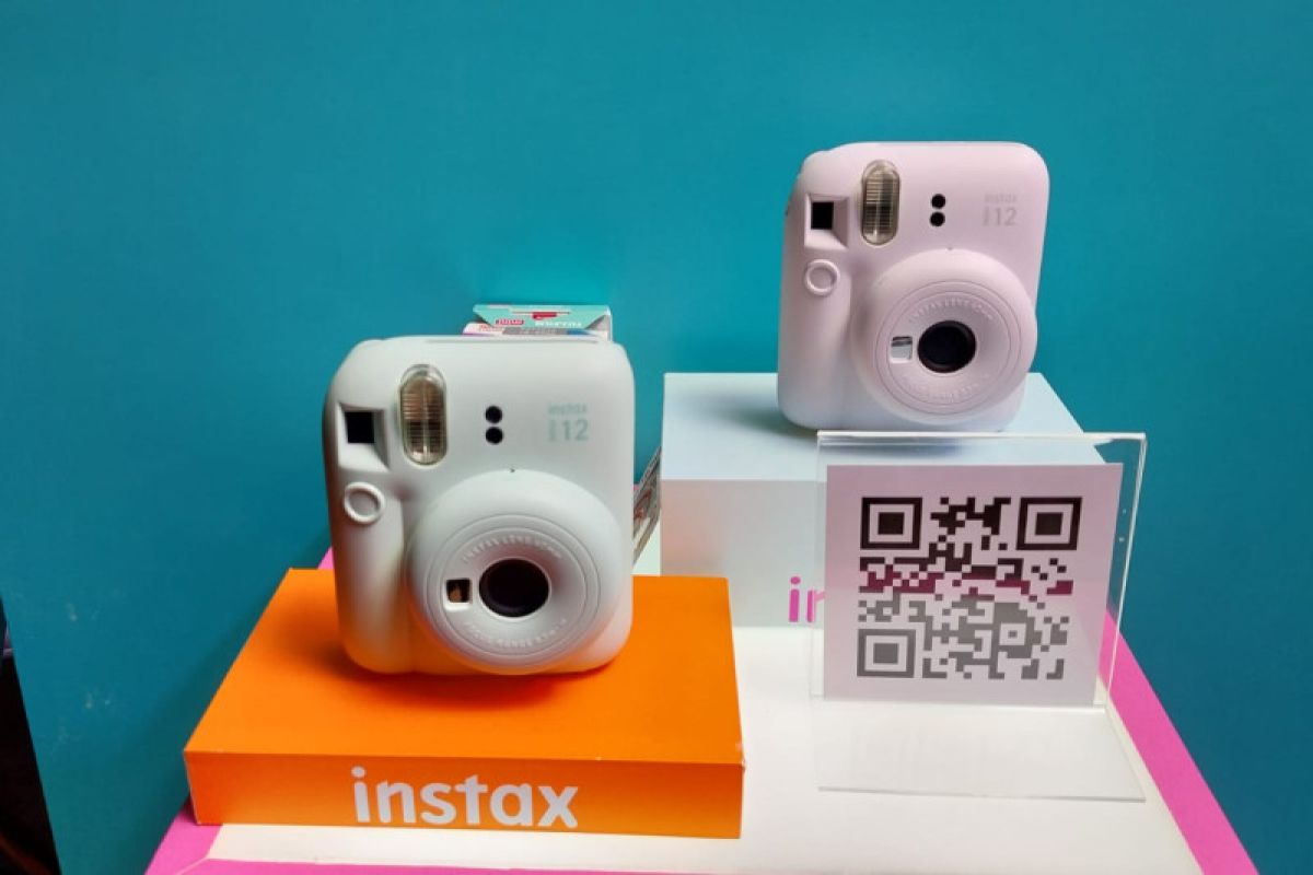 ini keunggulan kamera Instax Mini 12 Fujifilm yang hadir sejak 16 Maret