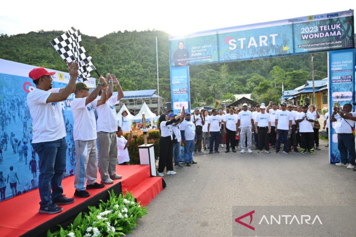 PLN gelar jalan sehat di Papua Barat dan tutup rangkaian HUT BUMN