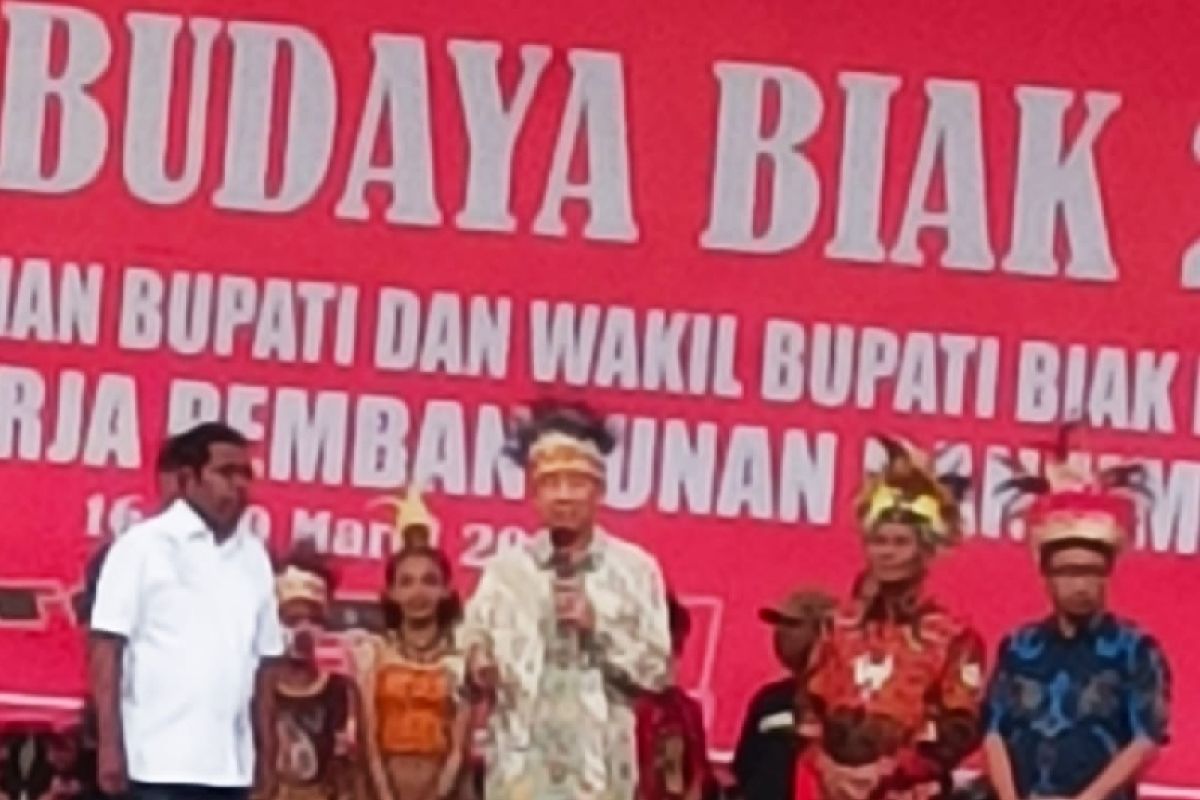 Prof Yohanes Surya didik 90 siswa SD Biak Numfor program Gasing Matematika