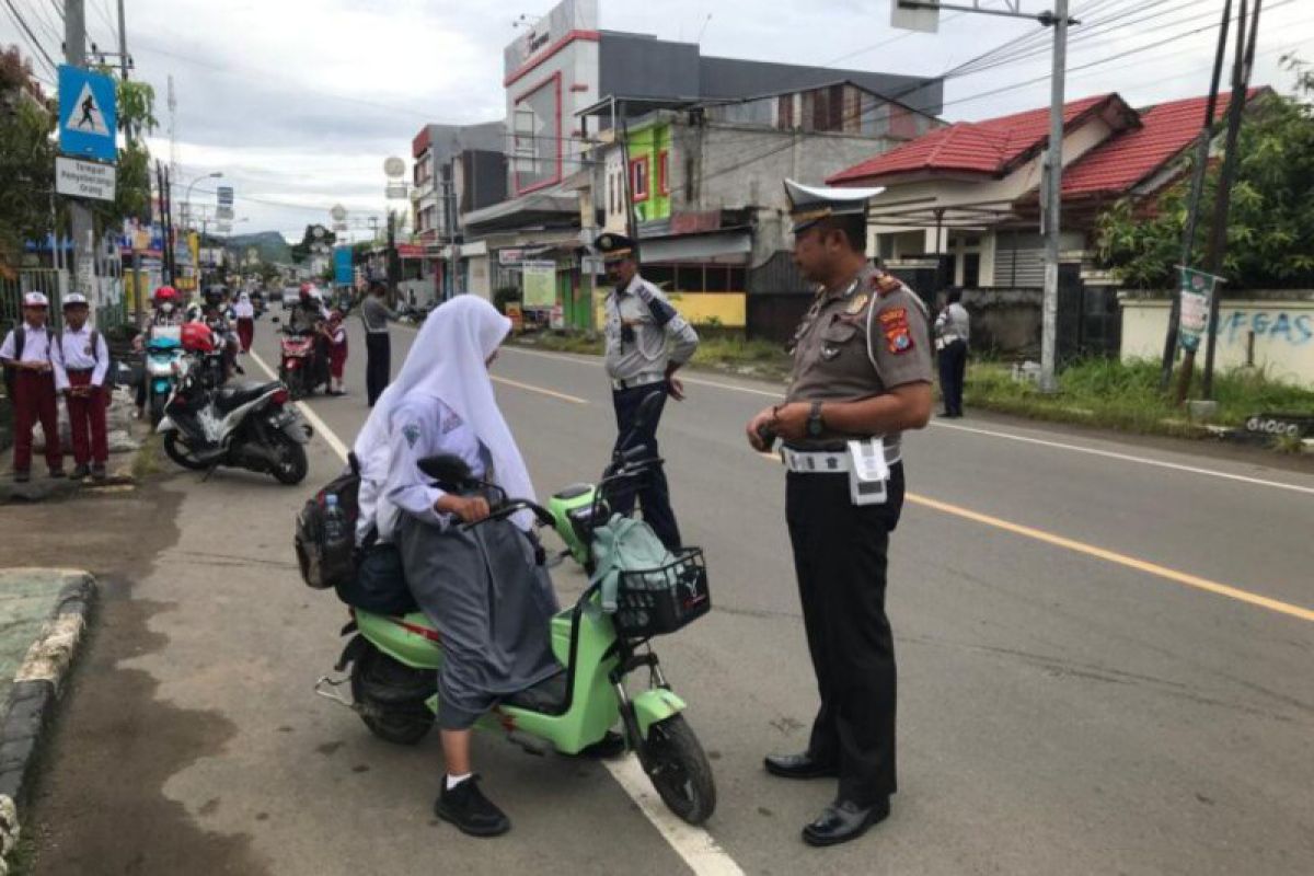 Polresta Mamuju melarang penggunaan sepeda listrik di jalan raya