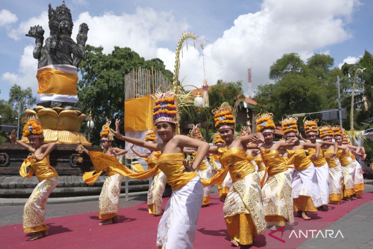 Umat Hindu di Kota Denpasar gelar Upacara Tawur Kesanga di Catur Muka