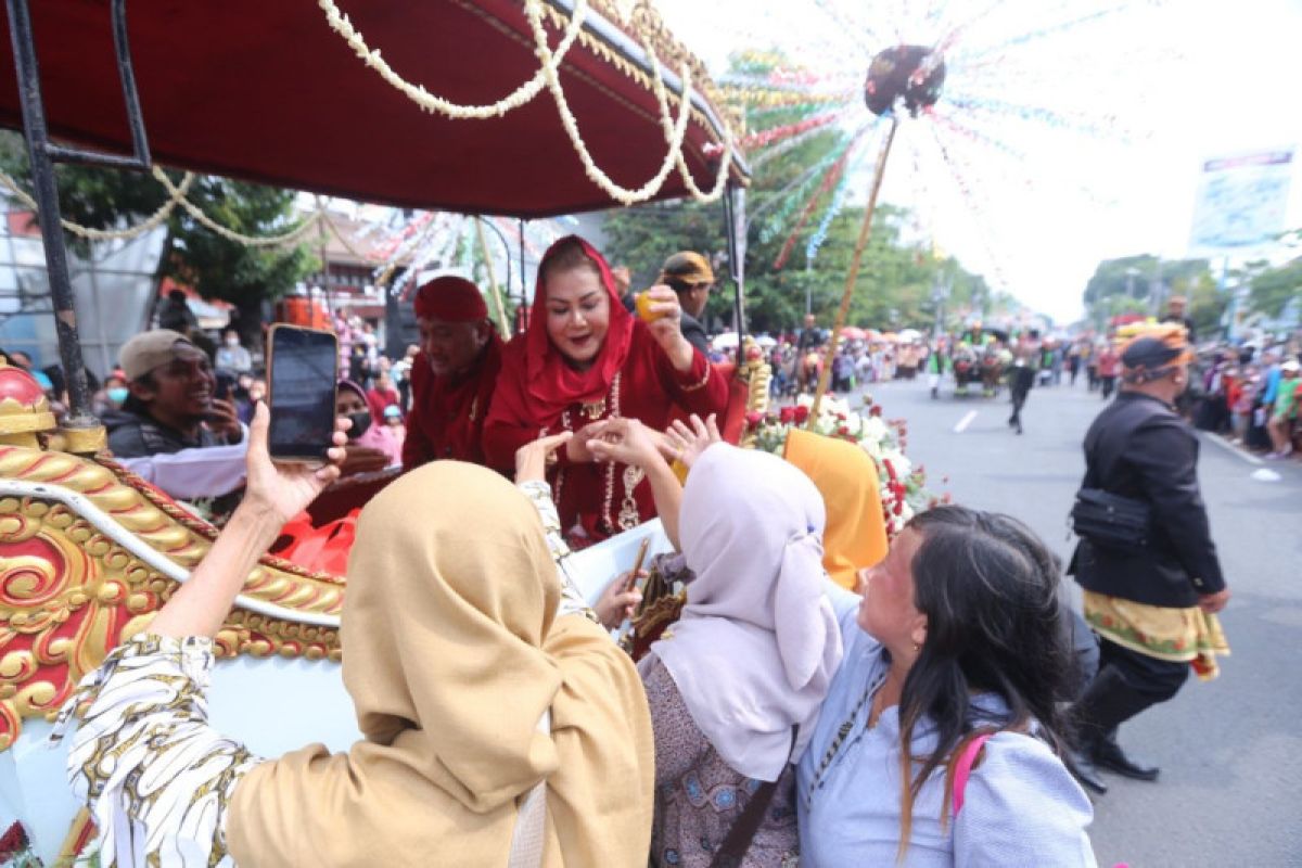 Meriah, pawai "dugderan" sambut Ramadhan di Semarang