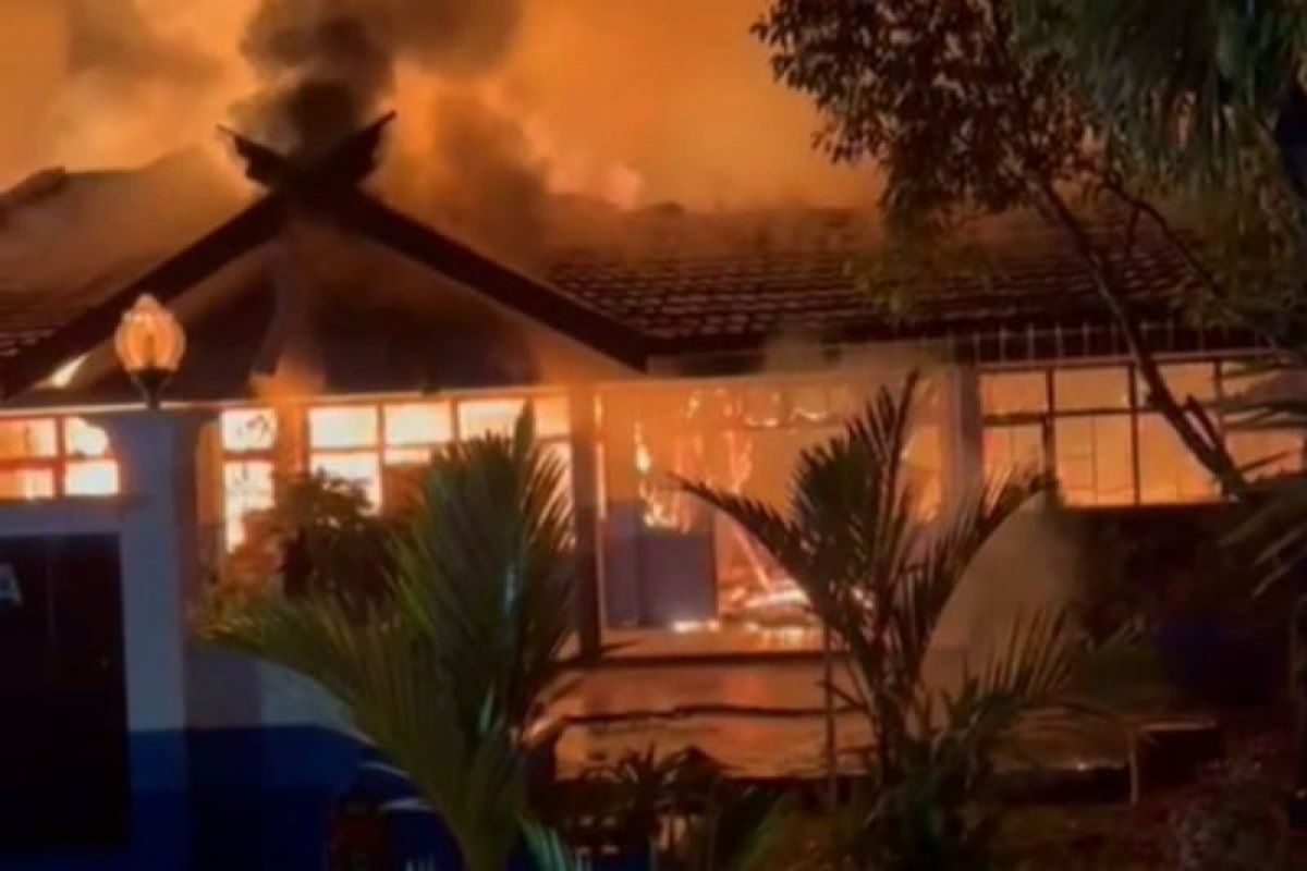 Sehari jelang puasa, gedung LPPM Universitas Palangka Raya terbakar