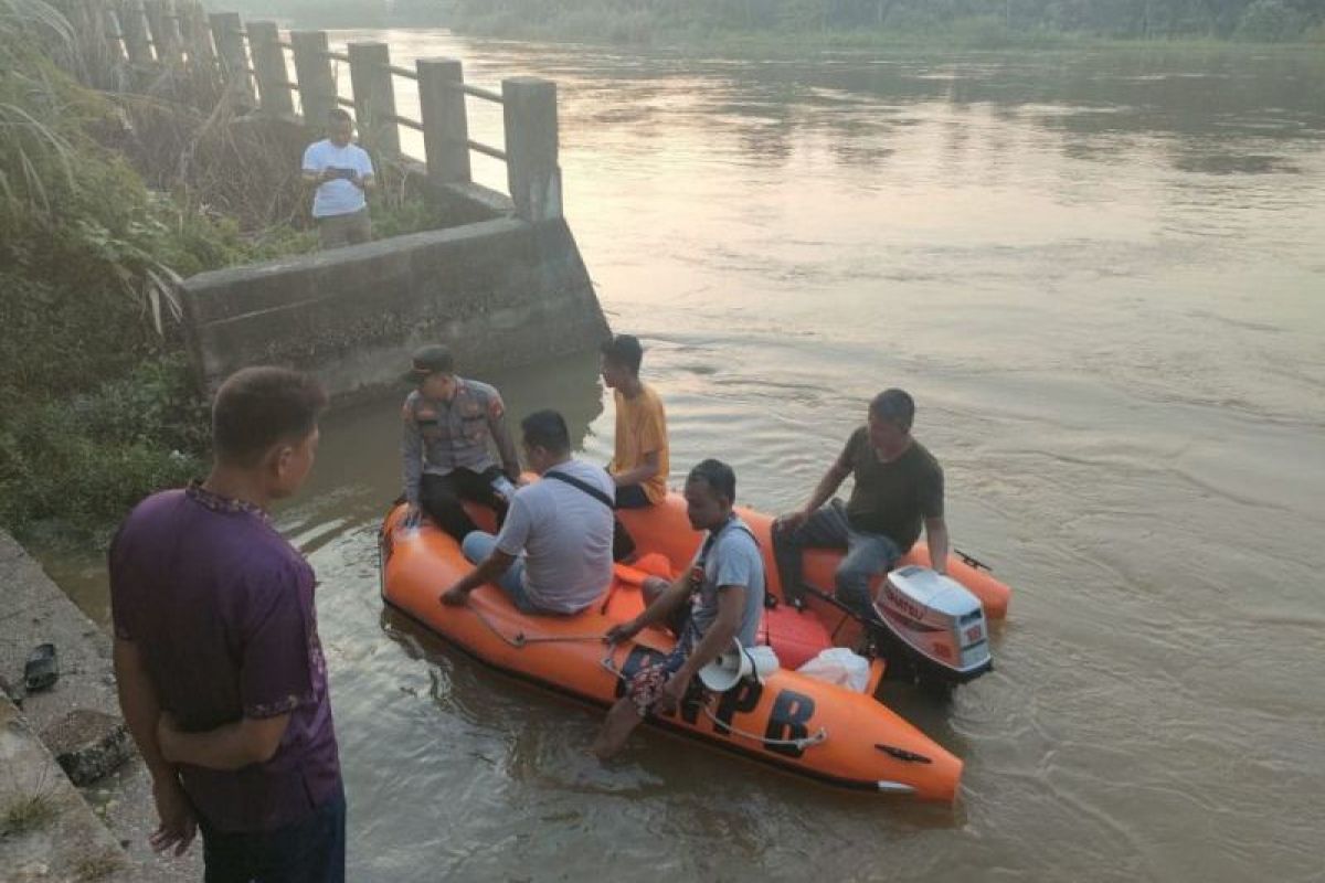 Tim SAR  sisir Sungai Kampar cari Nadit