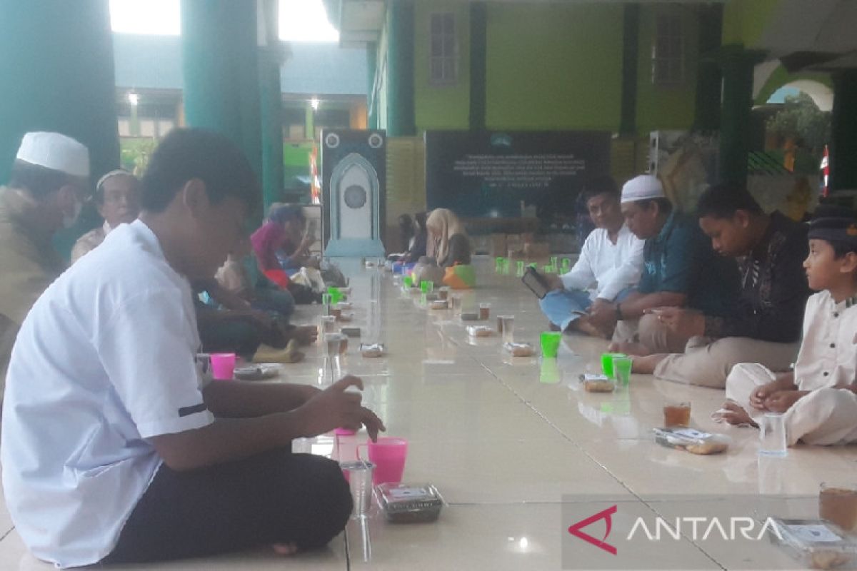 Masjid Agung Baiturrahman Biak Numfor siapkan 180 takjil Ramadhan setiap hari