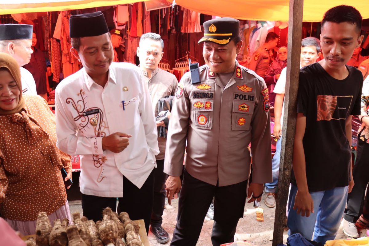 Polres dan Pemkab Pasaman Barat tinjau harga bahan pokok