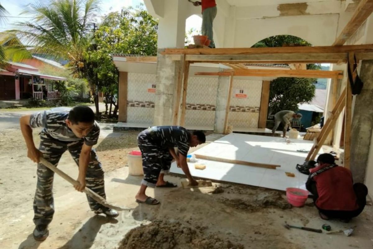 Lanal Kendari renovasi Masjid Ar-Rahman di Kota Baubau