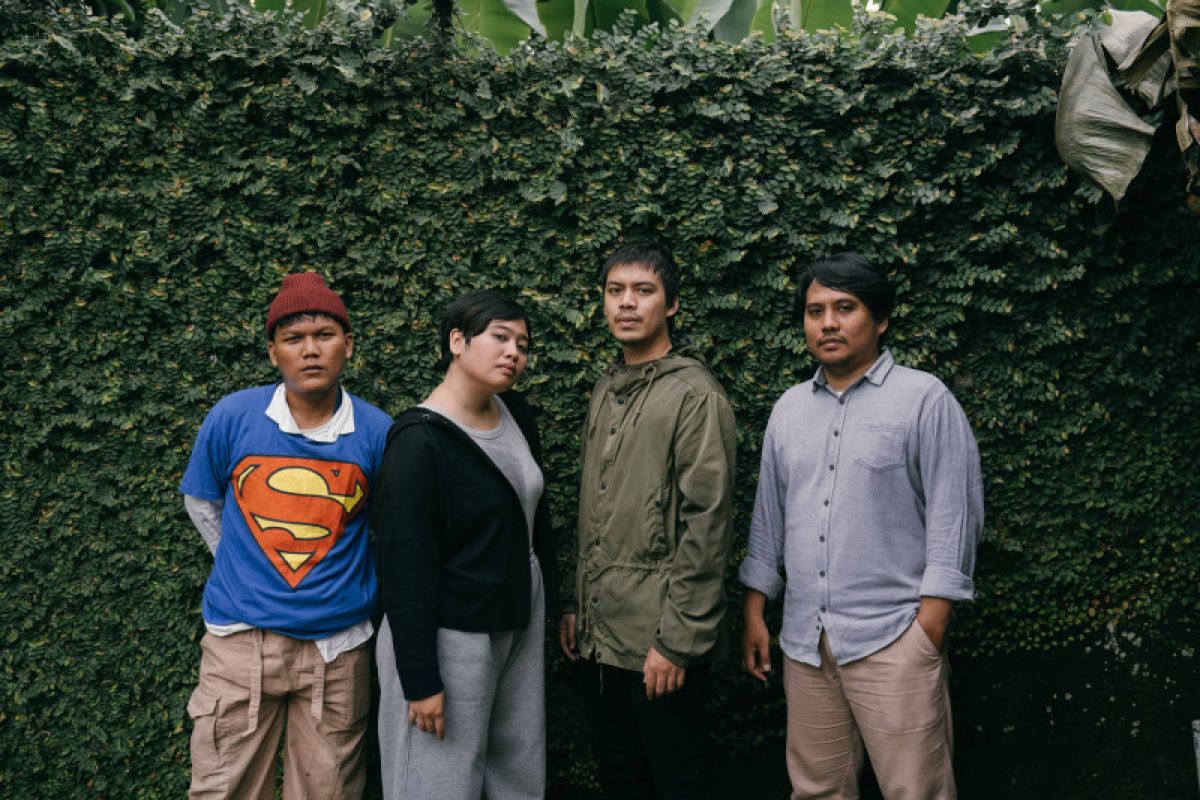 Fostan keluarkan single baru lanjutkan rock alternatif gaya '90-an