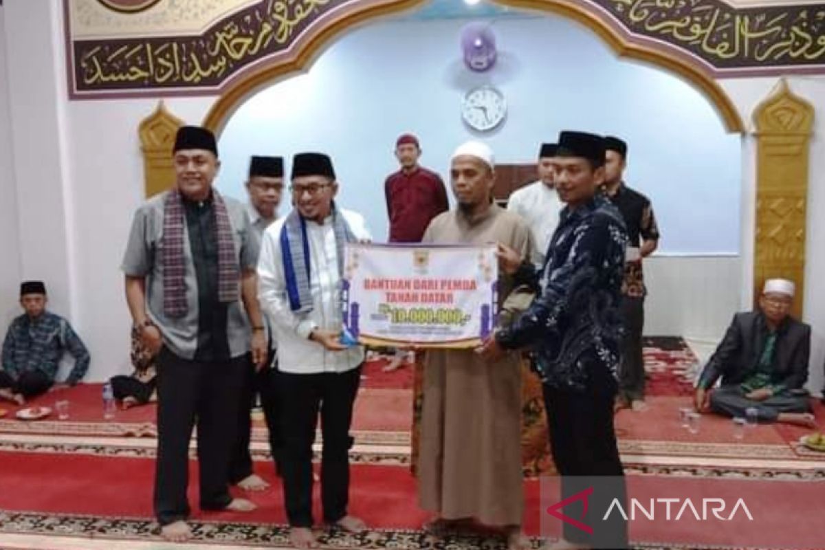 Pemkab Tanah Datar alokasikan  Rp560 juta bantu masjid selama Safari Ramadhan