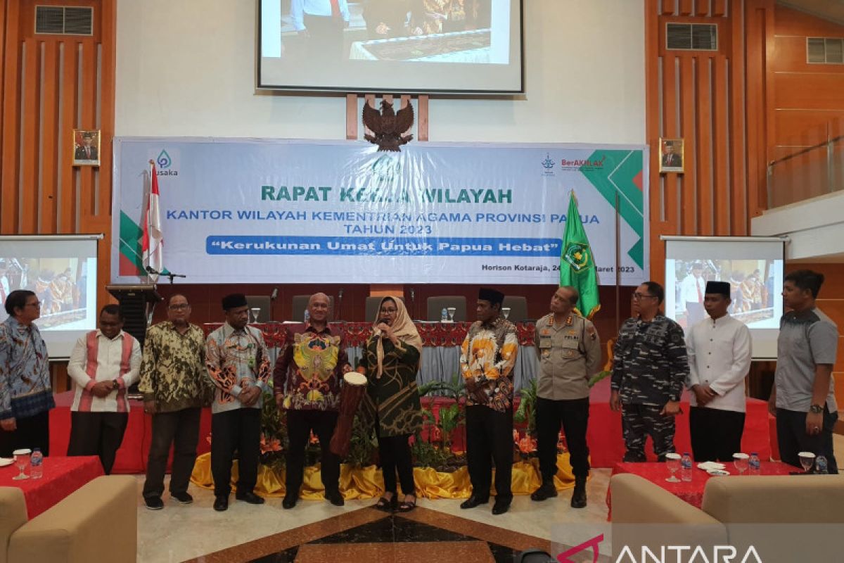 Kanwil Kemenag Papua minta ASN tingkatkan profesionalisme