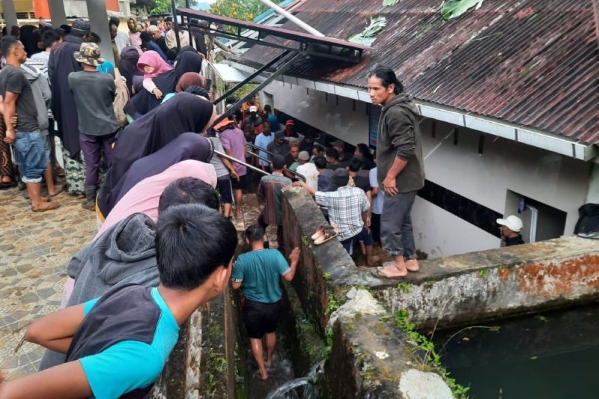 Dua jemaah masjid dilaporkan meninggal dunia tertimbun longsor di Agam