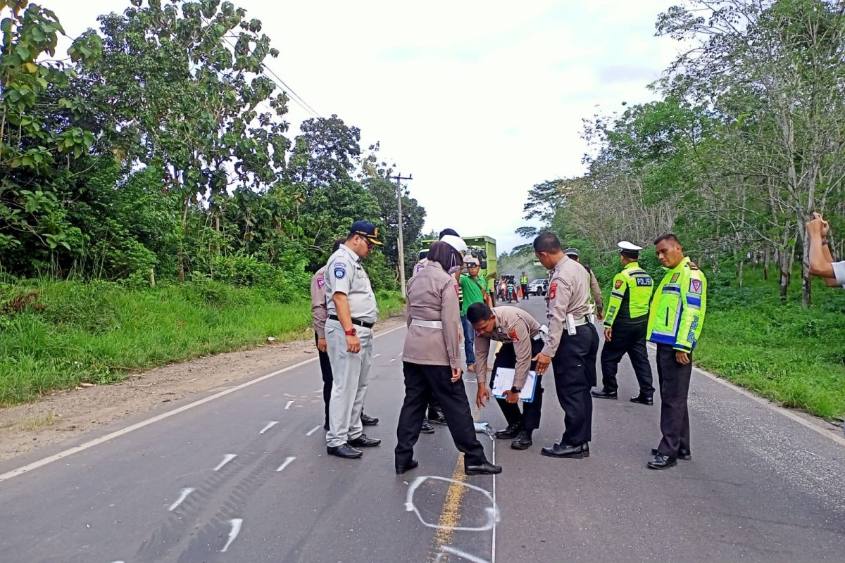 Tabrakan maut, empat orang tewas