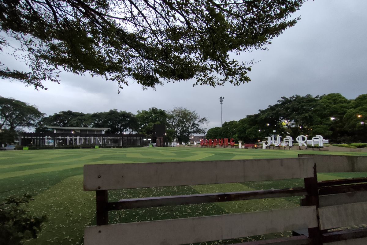 Alun-alun Bandung tutup di akhir pekan pertama Ramadhan