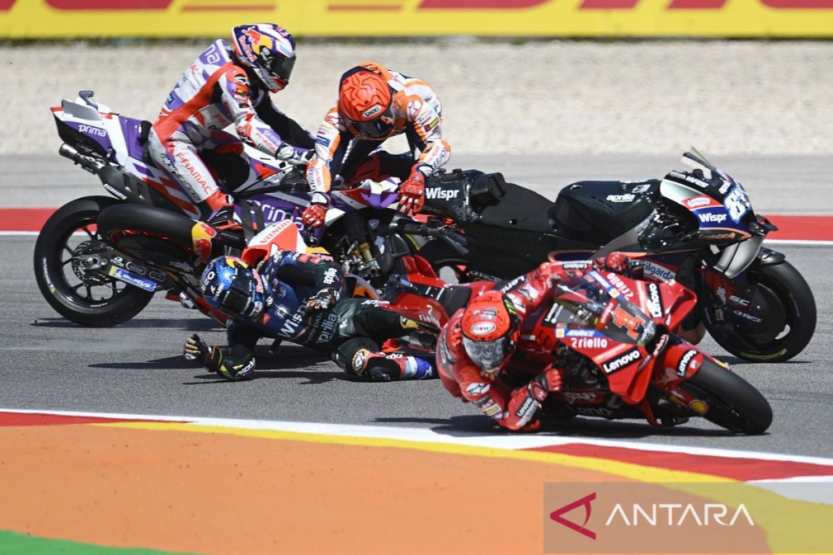 Marquez dikenakan penalti setelah "crash" dengan Oliveira