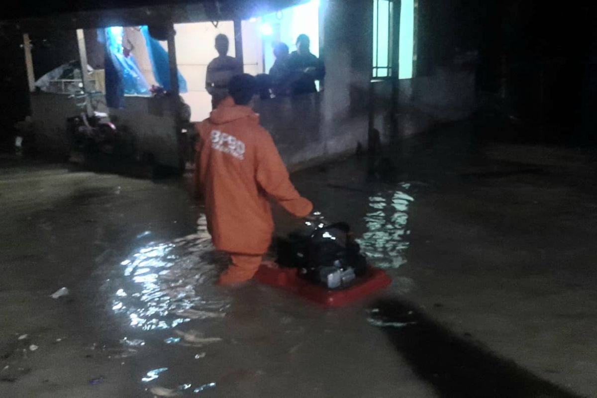 Sejumlah lokasi di Bukittinggi mengalami banjir akibat hujan lebat