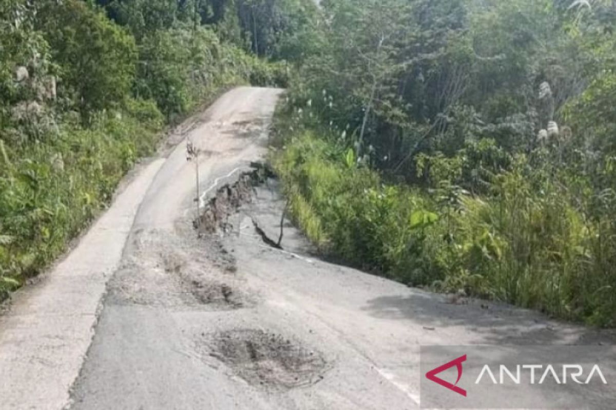 DPUPR Murung Raya imbau warga hati-hati melewati jalan menuju Muara Laung