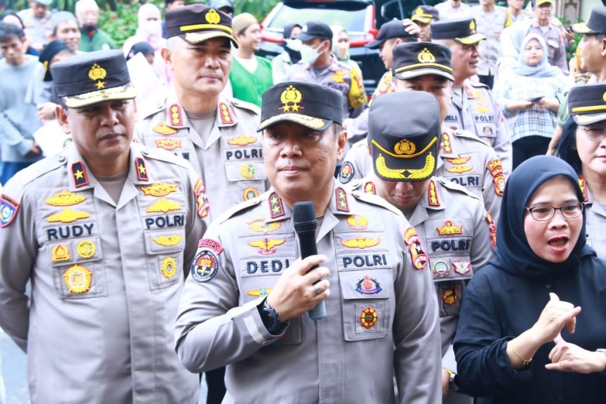 Pimpinan Polri memutasi dan rotasi 535 perwira