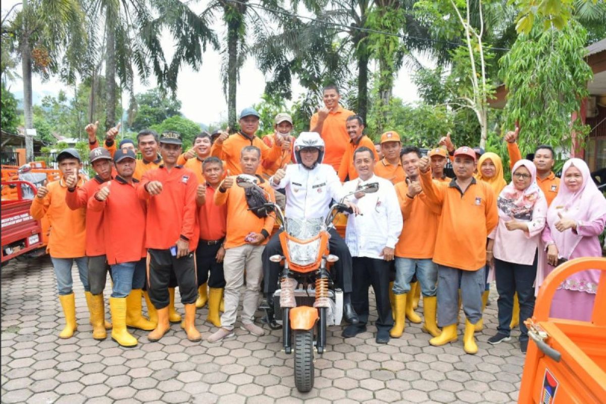 Pemkot Padang beli 105 becak motor senilai Rp4,1 miliar untuk tenaga kebersihan