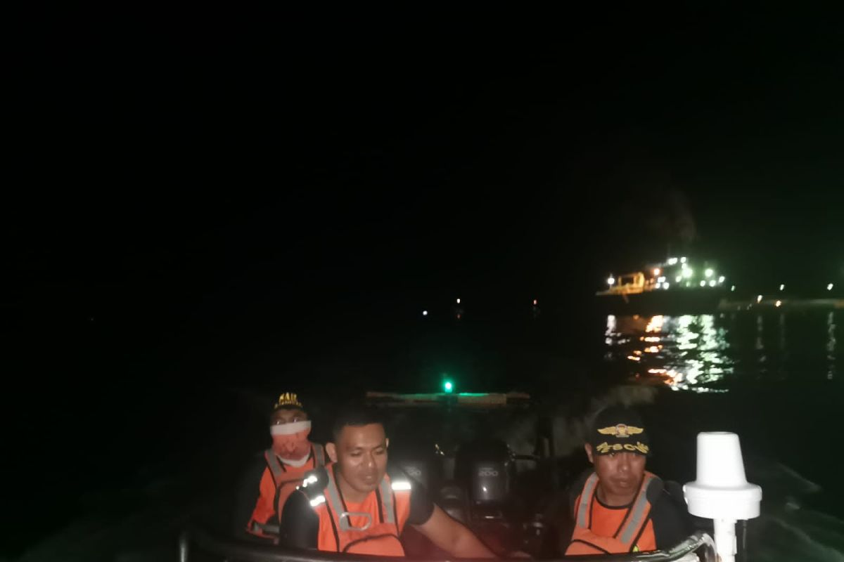 Basarnas Kendari cari nelayan yang hilang di sekitar perairan selatan Pulau Siompu