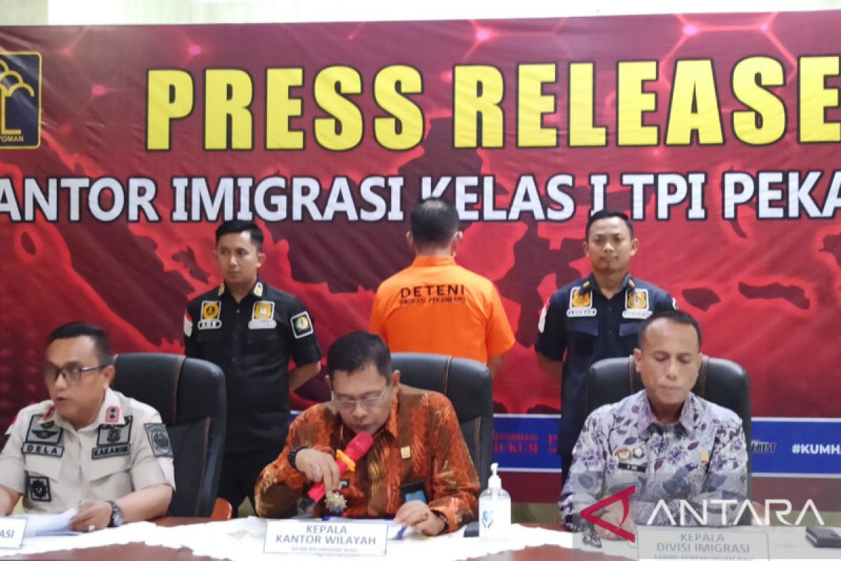 Miliki KTP hingga berbisnis batubara, warga Malaysia diamankan di Pekanbaru