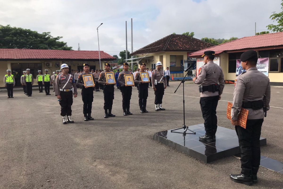 Empat orang polisi di Kabupaten Dompu dipecat