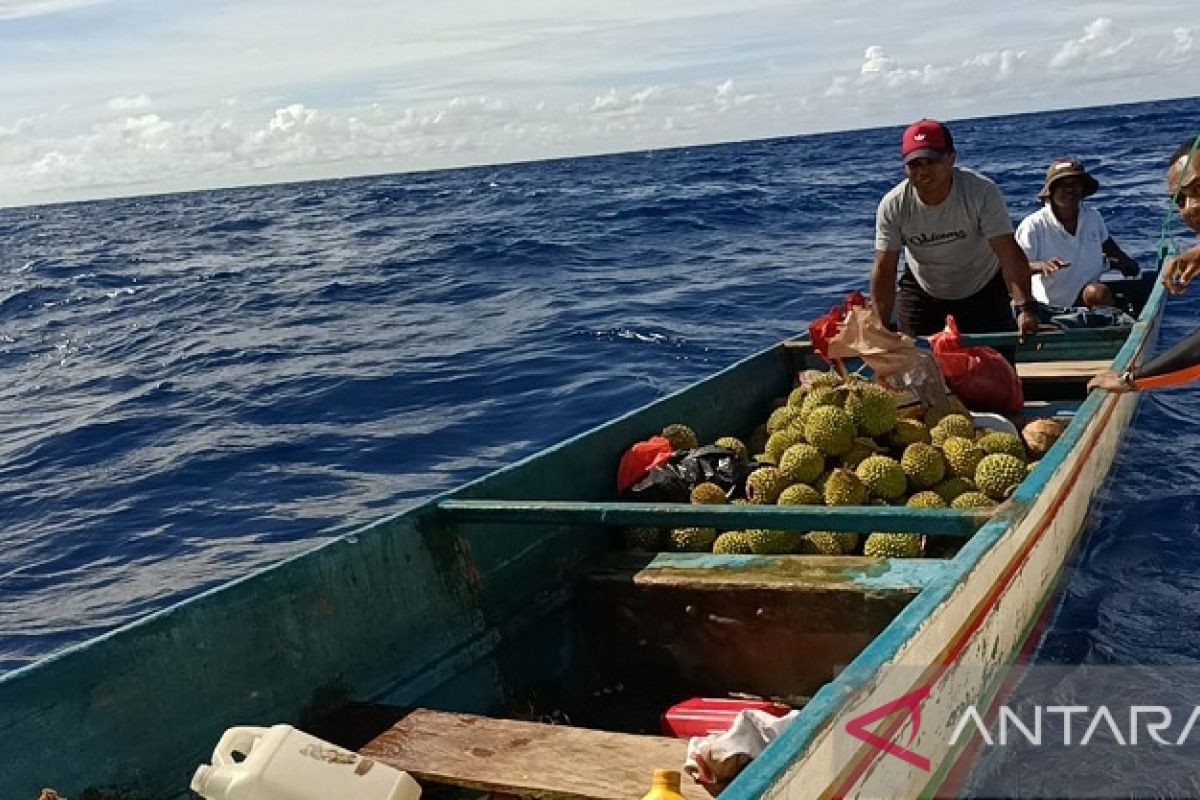 Delapan penumpang longboat mati mesin di perairan Suanggi ditemukan selamat