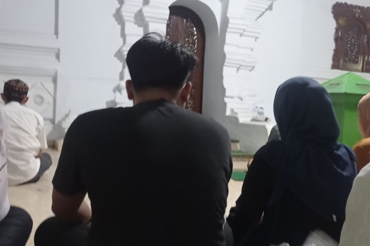 Makam Sultan Hasanuddin Banten dipadati peziarah