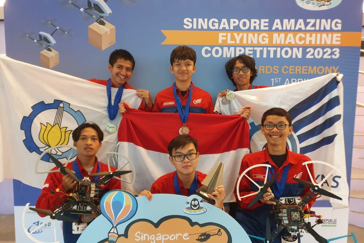 Tim Robot terbang Bayucaraka ITS raih tiga juara di Singapura