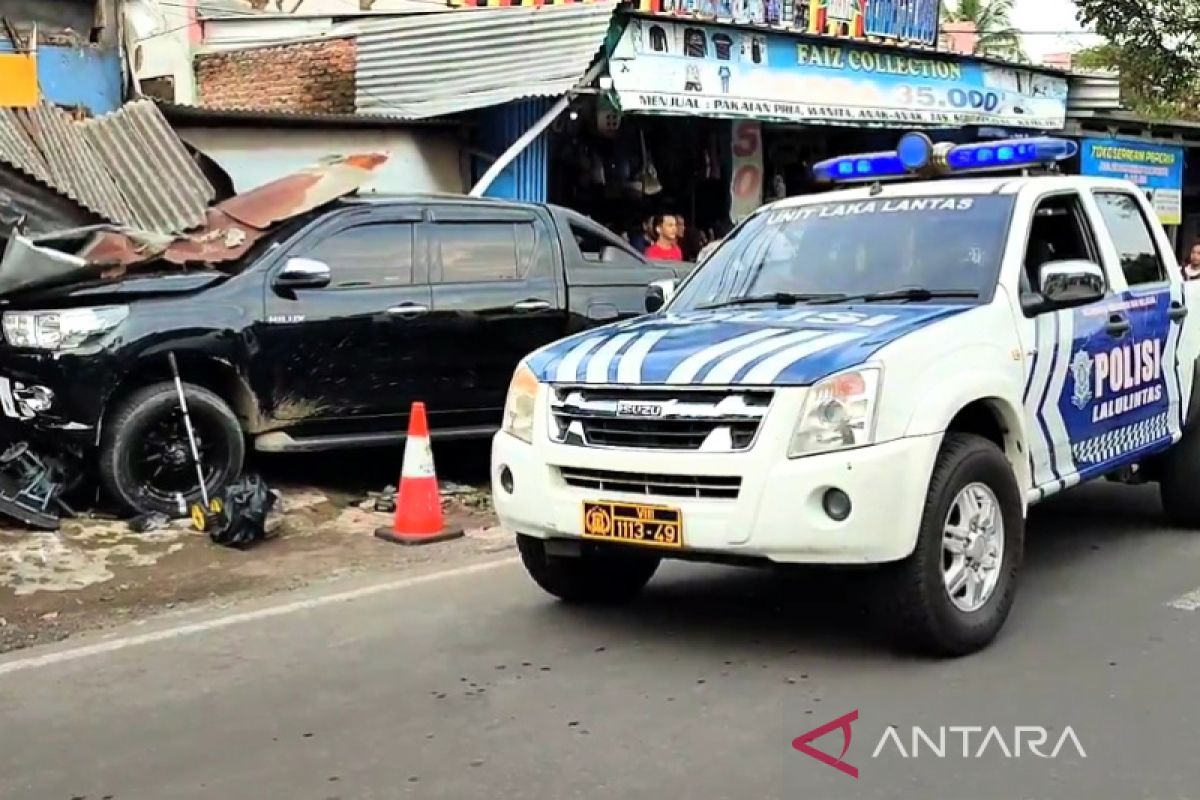 Suami istri tewas dalam kecelakaan mobil dinas Bupati Kuningan