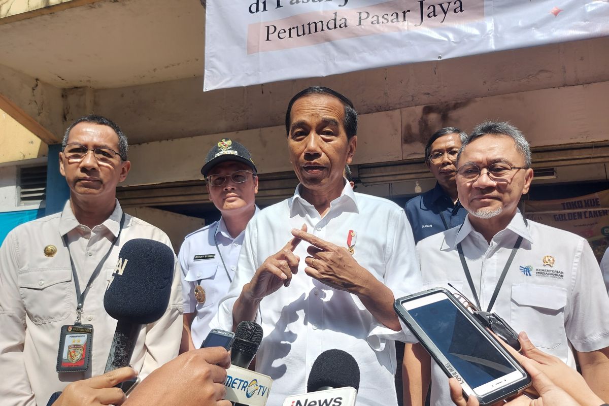 Presiden Jokowi tinjau harga pangan jelang Lebaran di dua pasar Jakarta