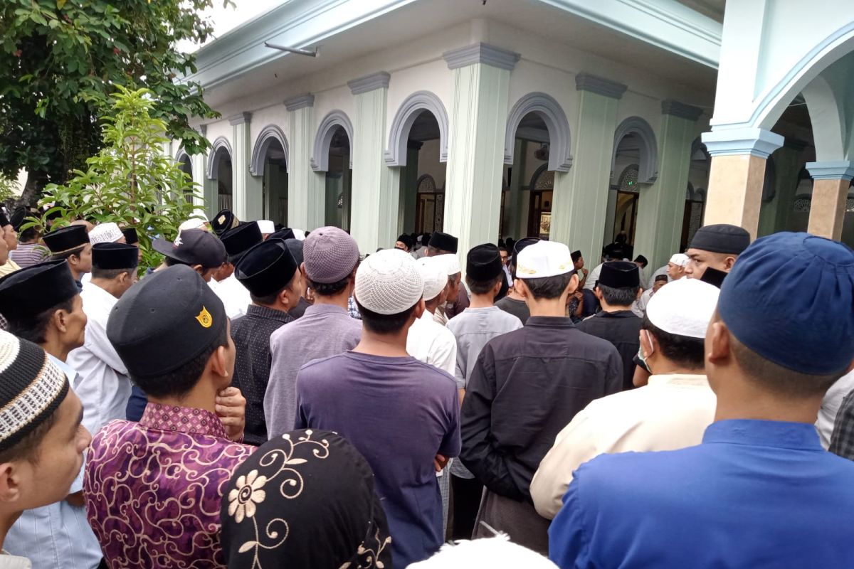 Jenazah mantan Wali Kota Mataram Ahyar Abduh dishalatkan 50 kali dan diantar ribuan warga