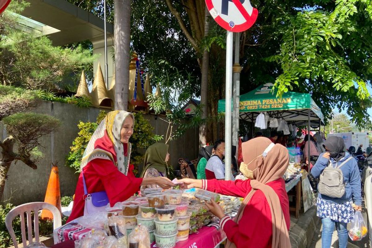 Berburu takjil di Jalan dr Susilo Bandarlampung