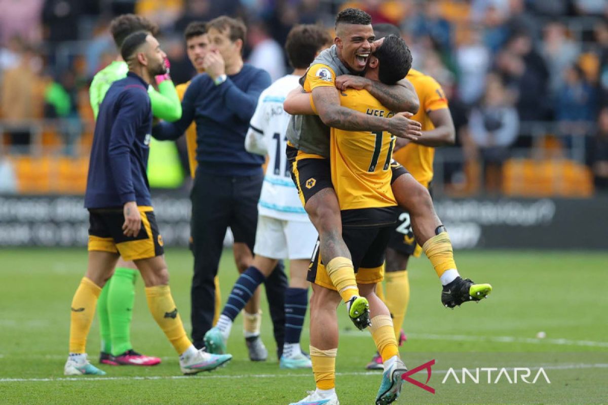 Wolverhampton kalahkan Tottenham 2-1