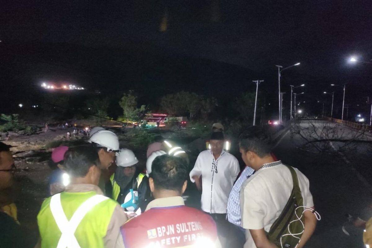 BPBD lakukan penanganan dengan pasang dua set jembatan darurat