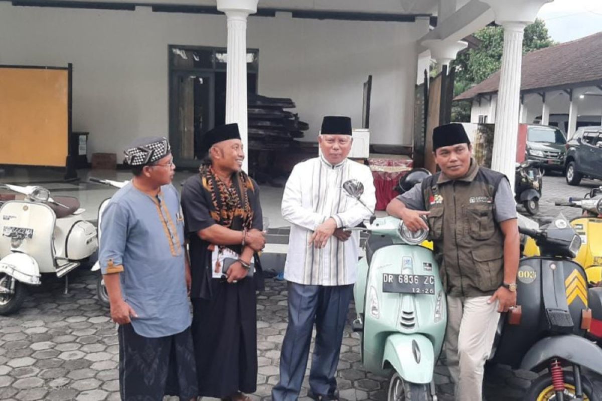 Komunitas Vespa Lombok Timur santuni anak yatim dan berbuka bersama di pendopo Bupati Lotim