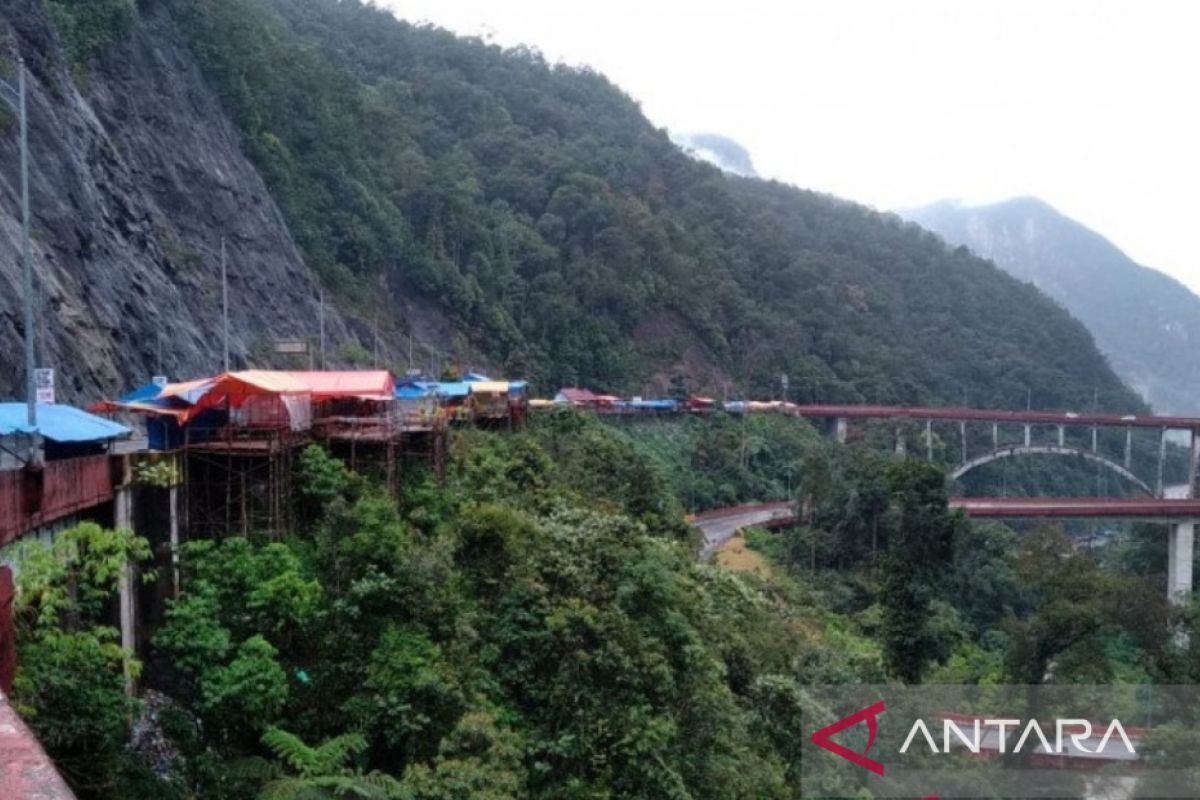 Pedagang di "flyover" Kelok Sembilan ditertibkan